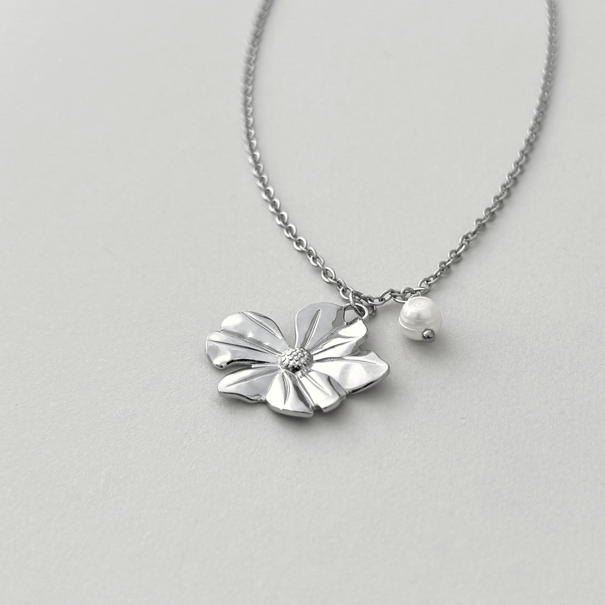 Blooming Pearl Necklace