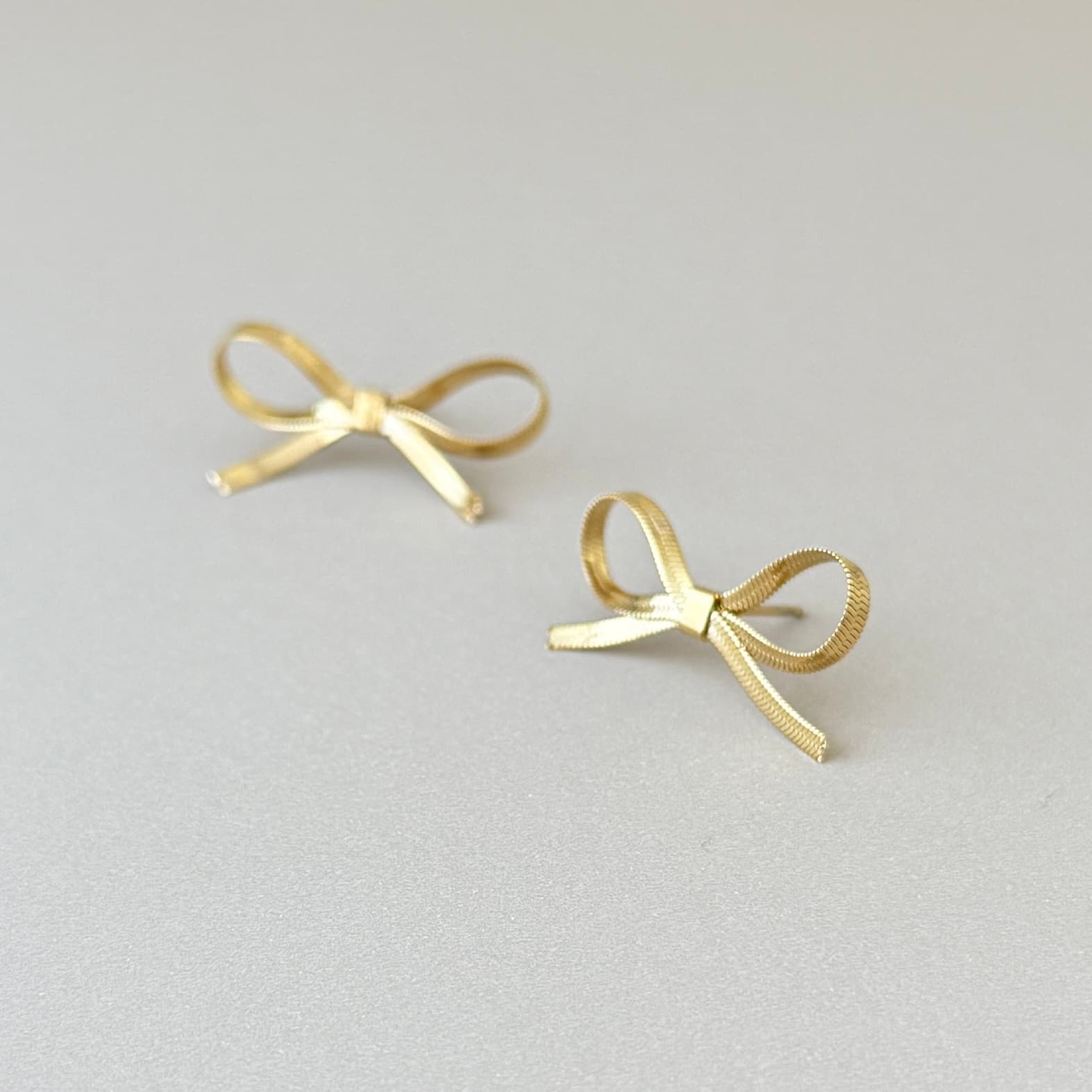 Ribbon Studs