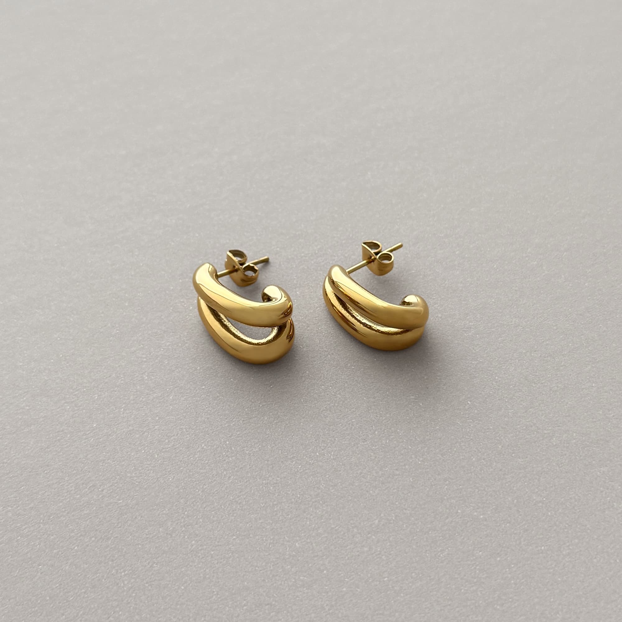 Curve Studs