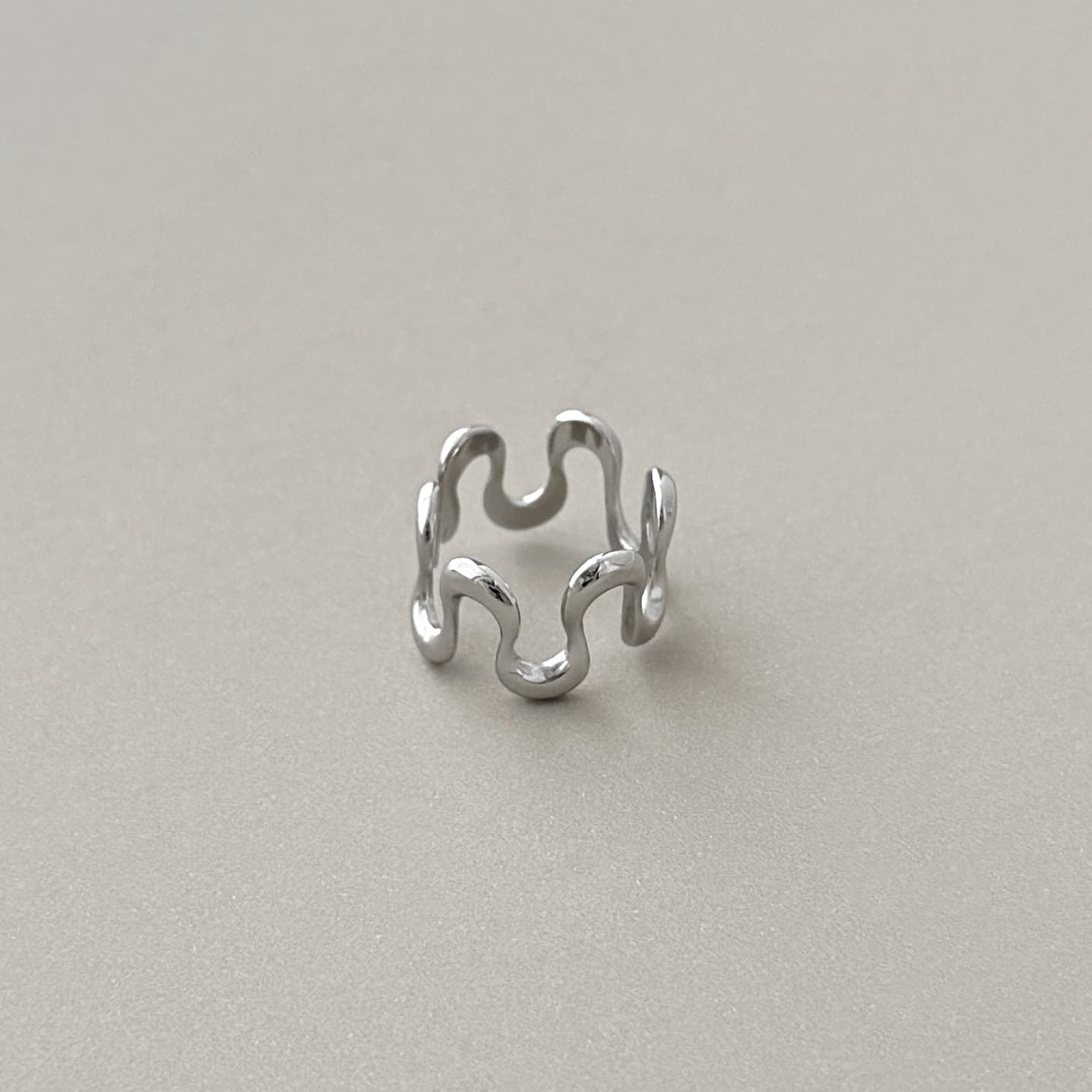 Waveform Band Ring