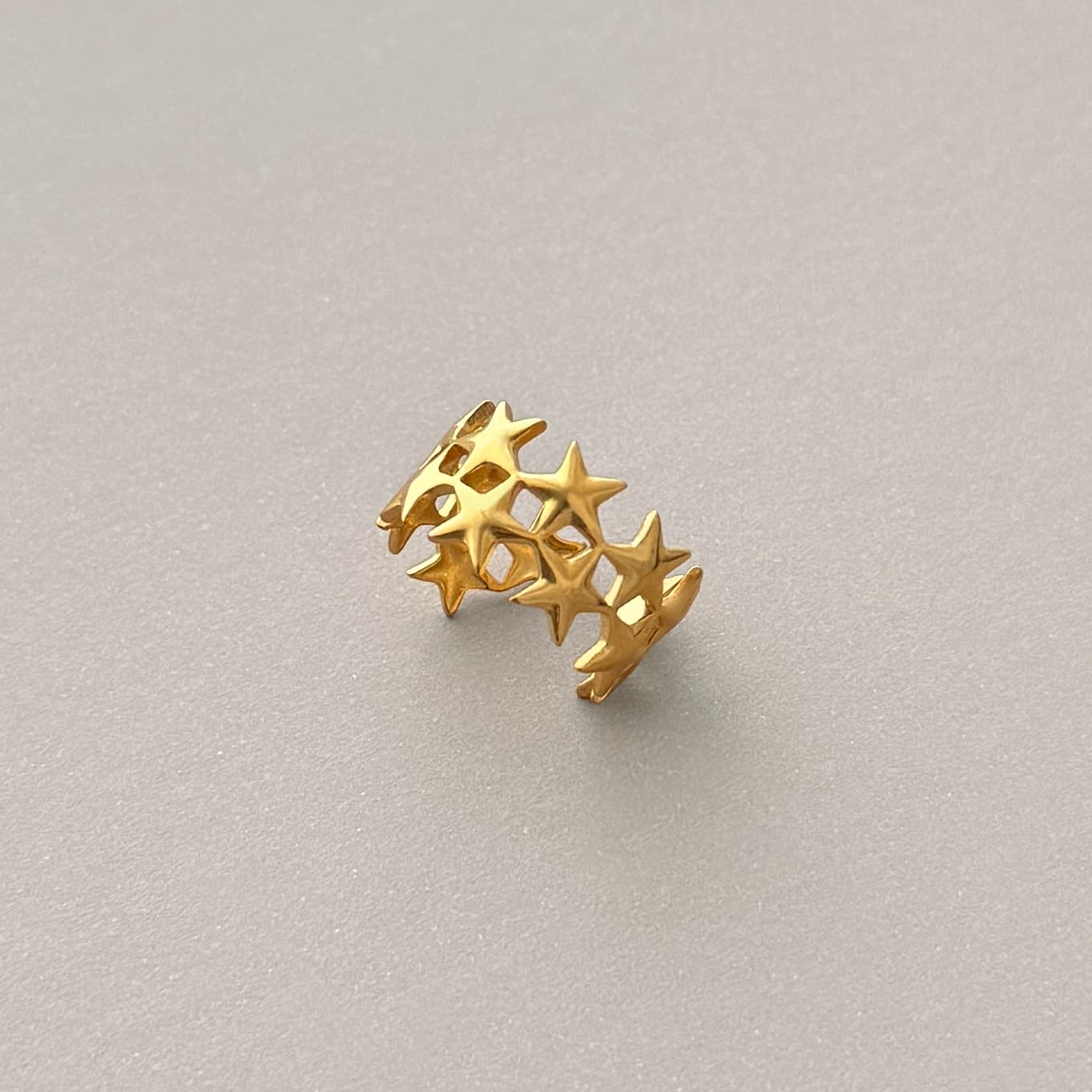 Star Cluster Ring