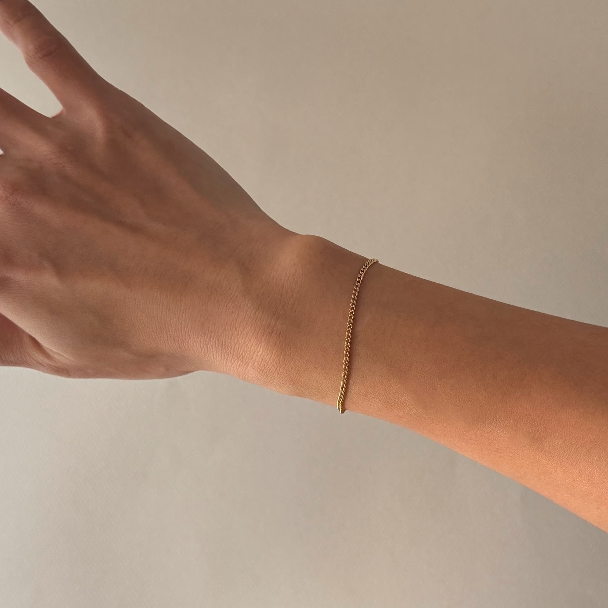 Sleek Curb Chain Bracelet