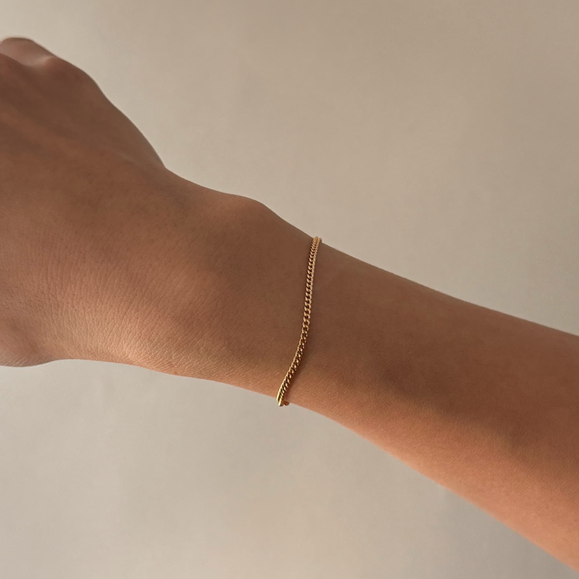 Sleek Curb Chain Bracelet