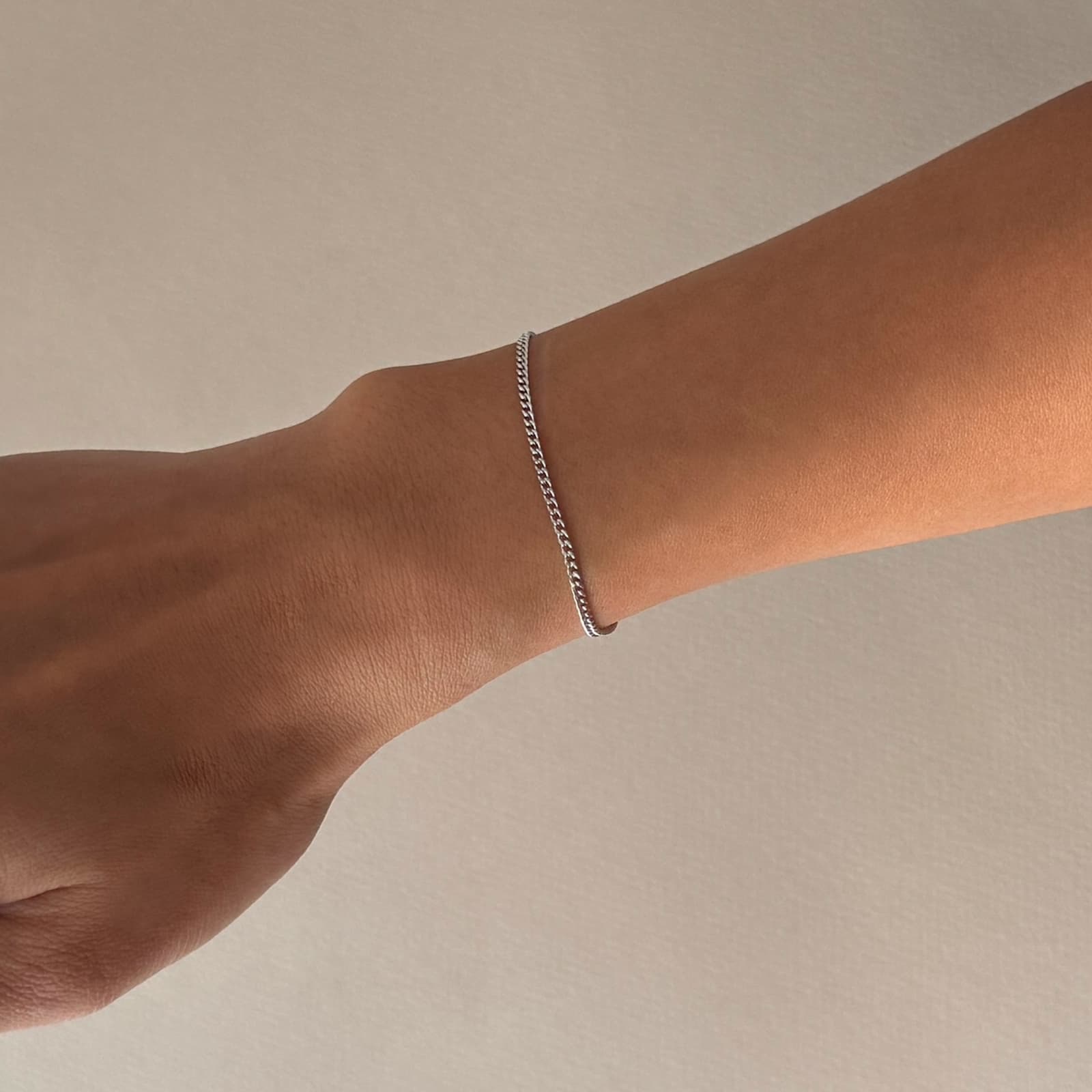 Sleek Curb Chain Bracelet