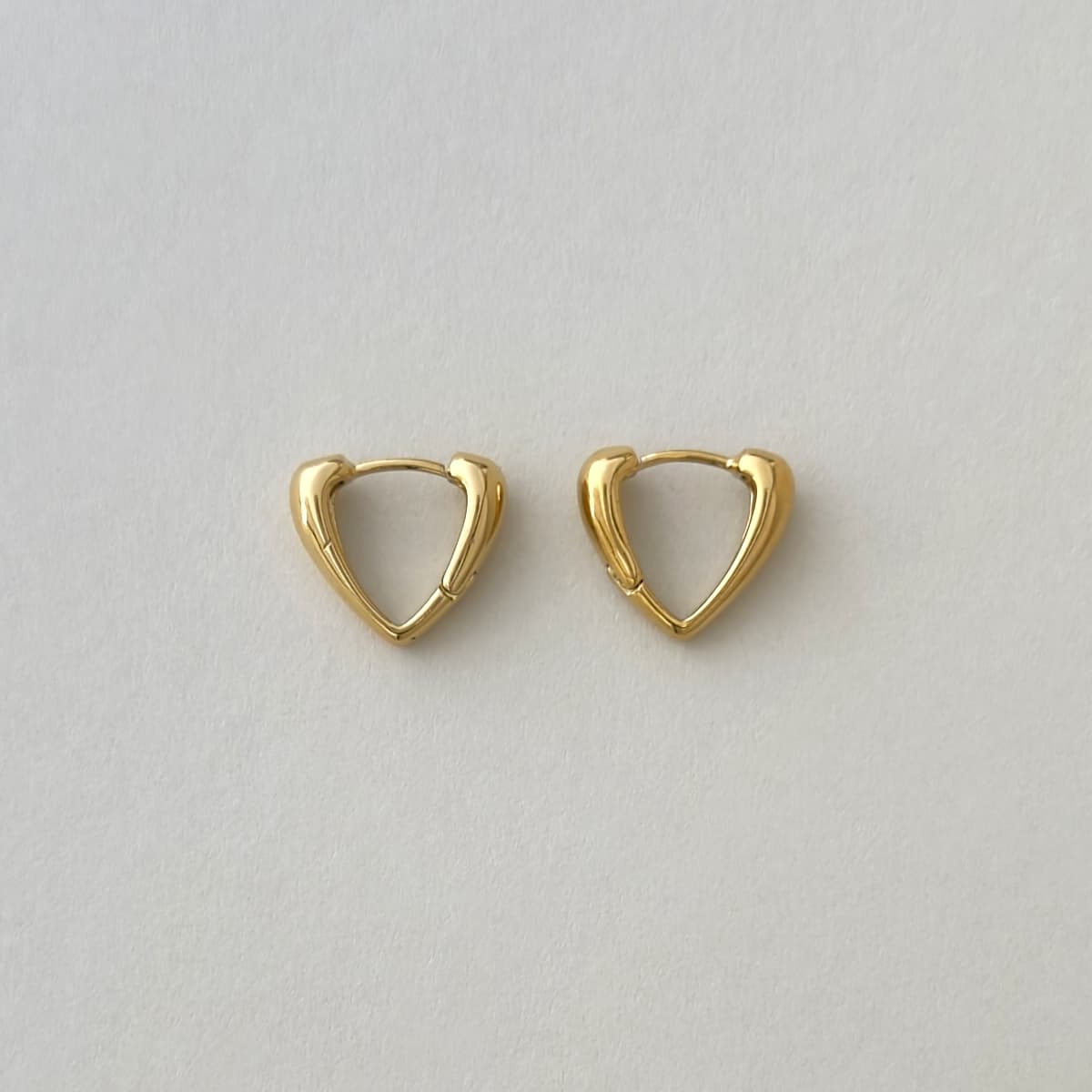 V Oval Hoops