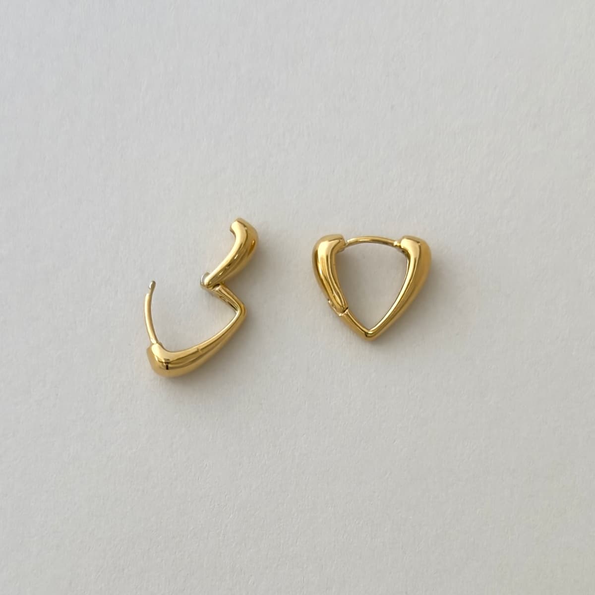 V Oval Hoops