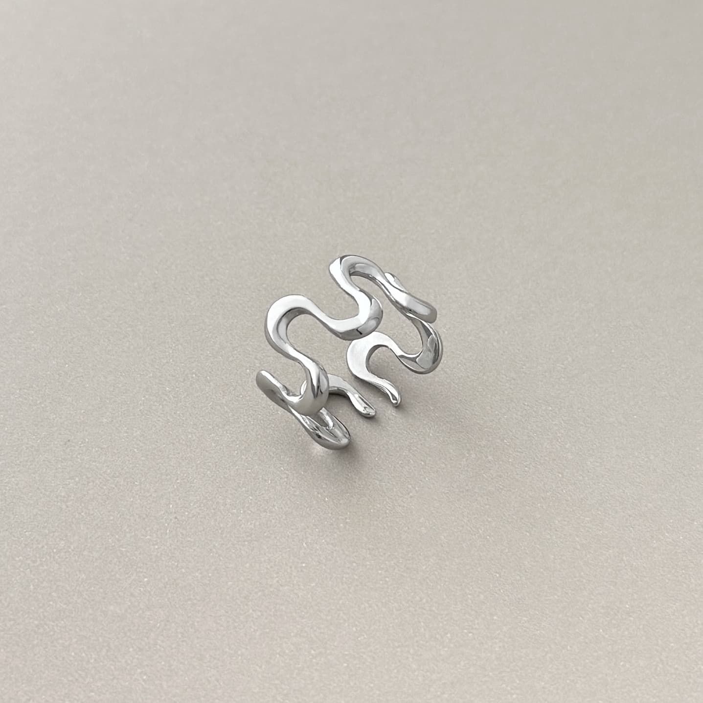 Waveform Band Ring